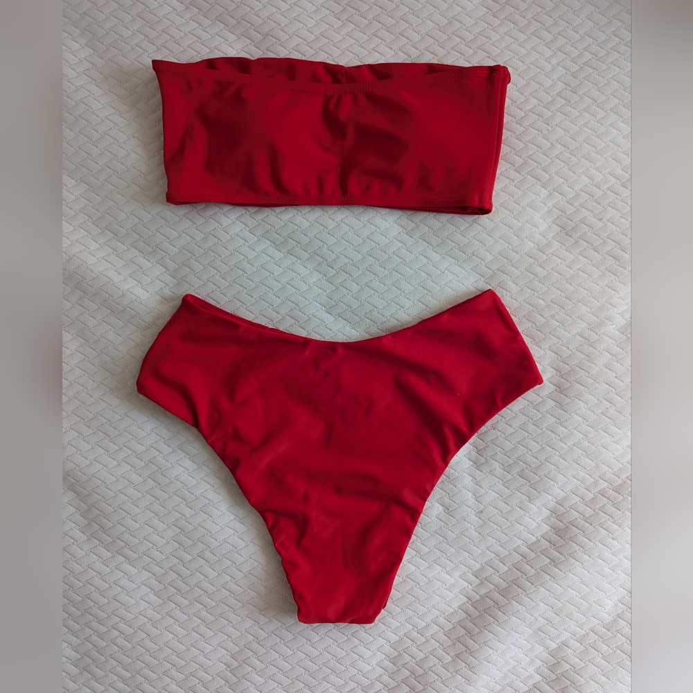 Red Bikini (M) - Picture 2 of 5